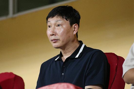 Được tiến cử nhiều gương mặt lạ, HLV Kim Sang Sik có đón nhận?