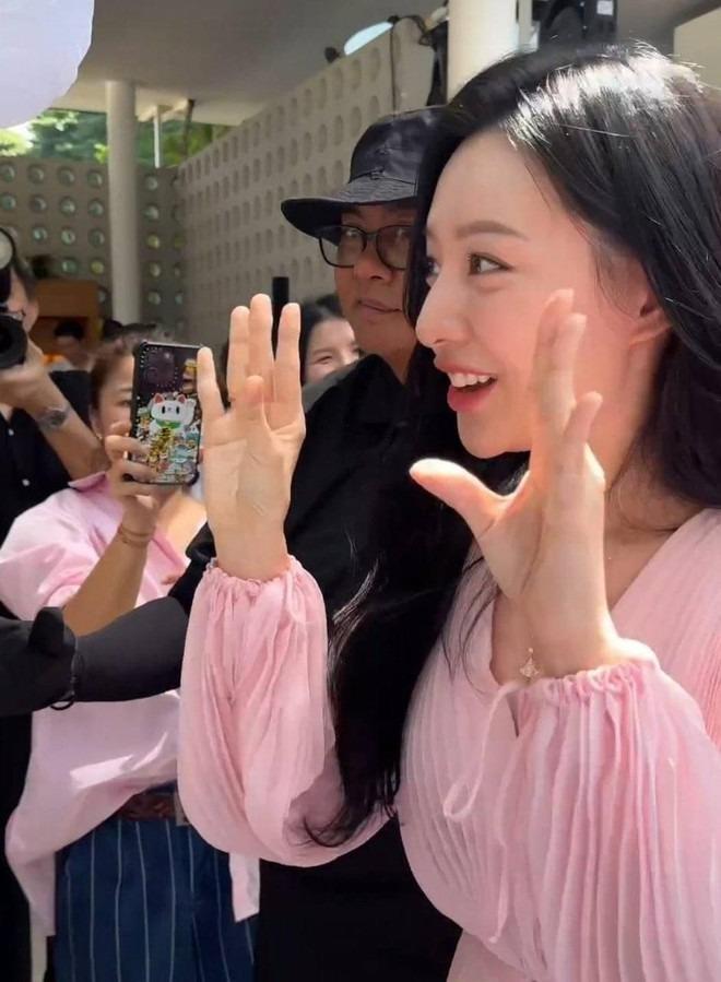 Kim Ji Won đẹp phát sáng tại sự kiện BVLGARI, không góc máy cam thường nào có thể dìm được visual-3