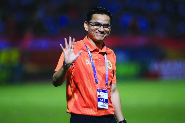 Kiatisuk Senamuang: Duyên và nợ với bóng đá Việt-1