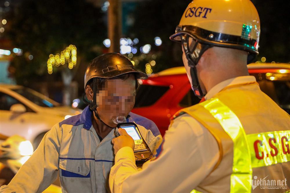 Uống 3 chén rượu với chủ nhà vì nể, nam phụ hồ bị phạt 5,8 triệu đồng-2