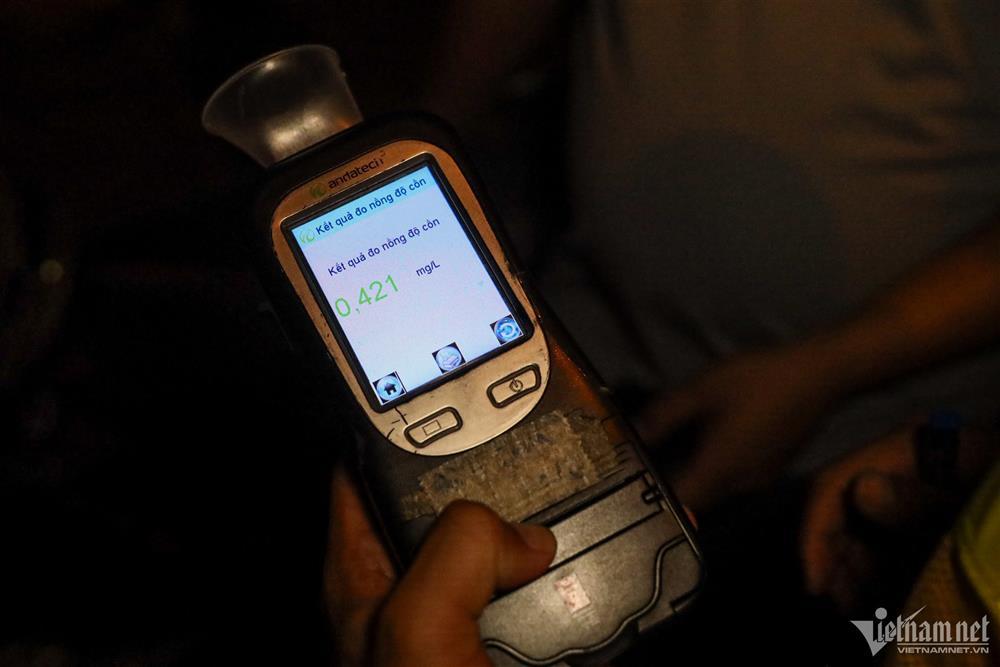 Uống 3 chén rượu với chủ nhà vì nể, nam phụ hồ bị phạt 5,8 triệu đồng-4