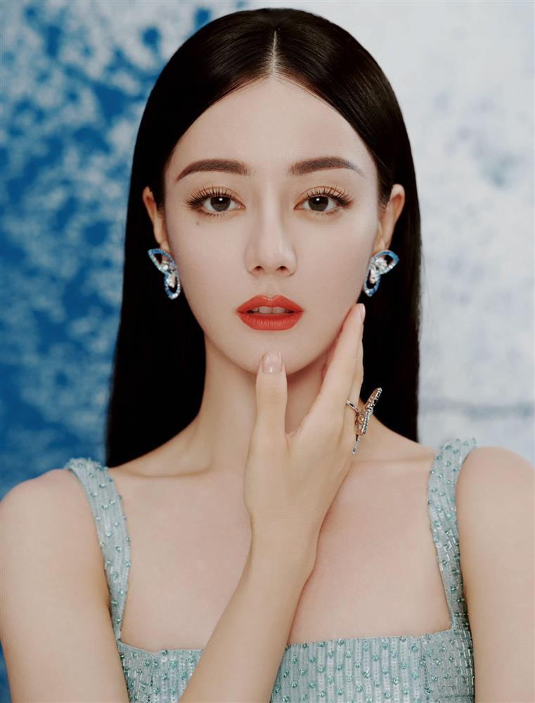 Phần tự giới thiệu của Địch Lệ Nhiệt Ba vào năm 18 tuổi gây sốt khắp cõi mạng-5