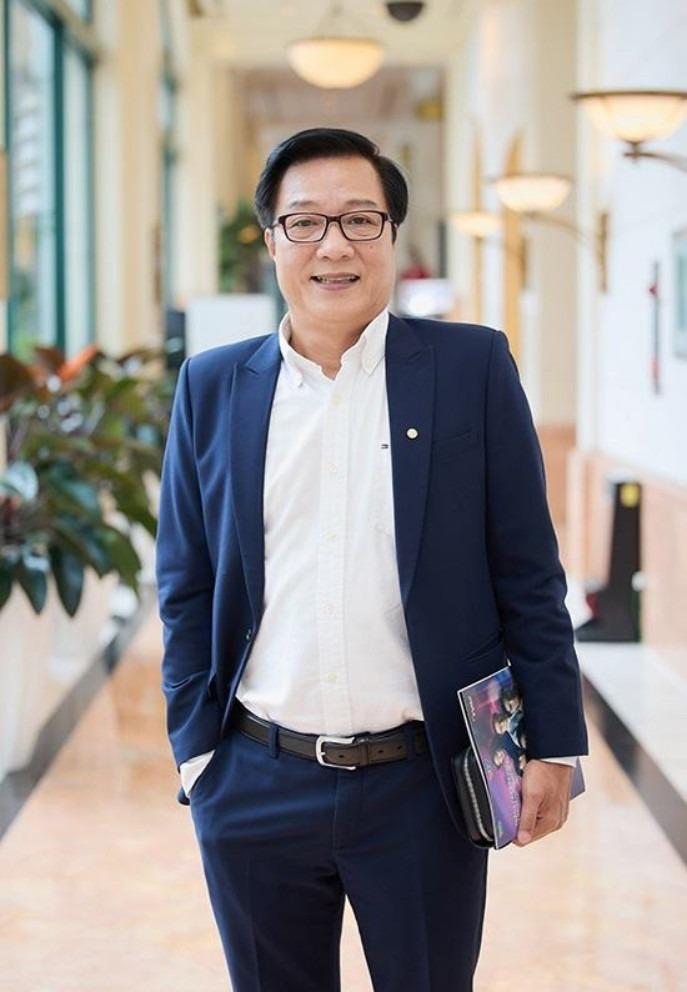 NSND Trọng Trinh U70 vẫn phong độ, viên mãn bên vợ kém 16 tuổi-3