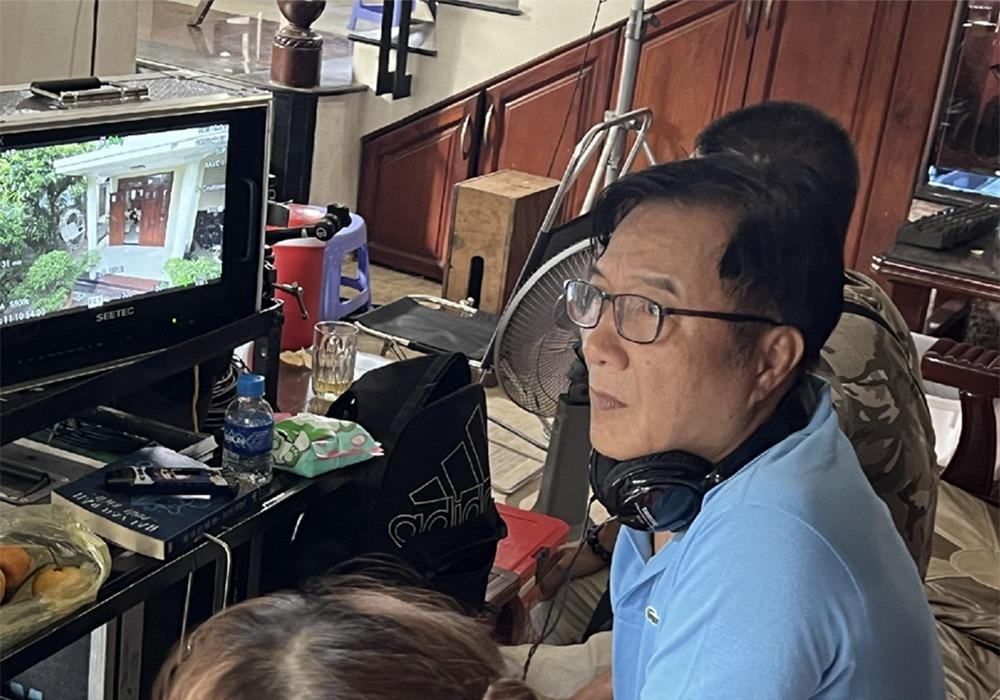 NSND Trọng Trinh U70 vẫn phong độ, viên mãn bên vợ kém 16 tuổi-1