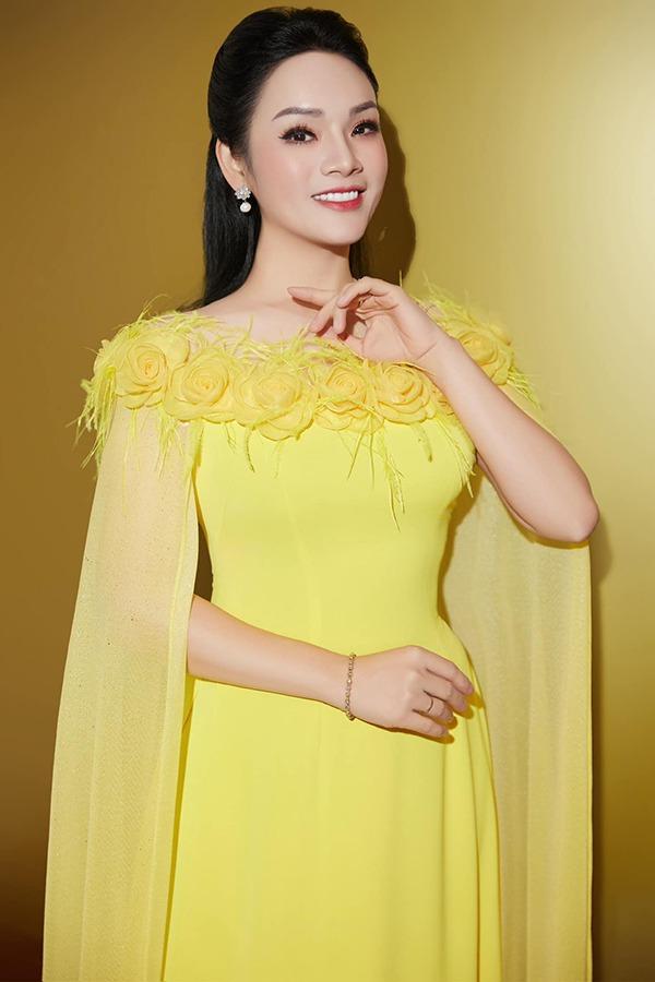 Nữ NSƯT nổi tiếng dòng nhạc đỏ có cuộc sống riêng tư bình yên bên chồng-1