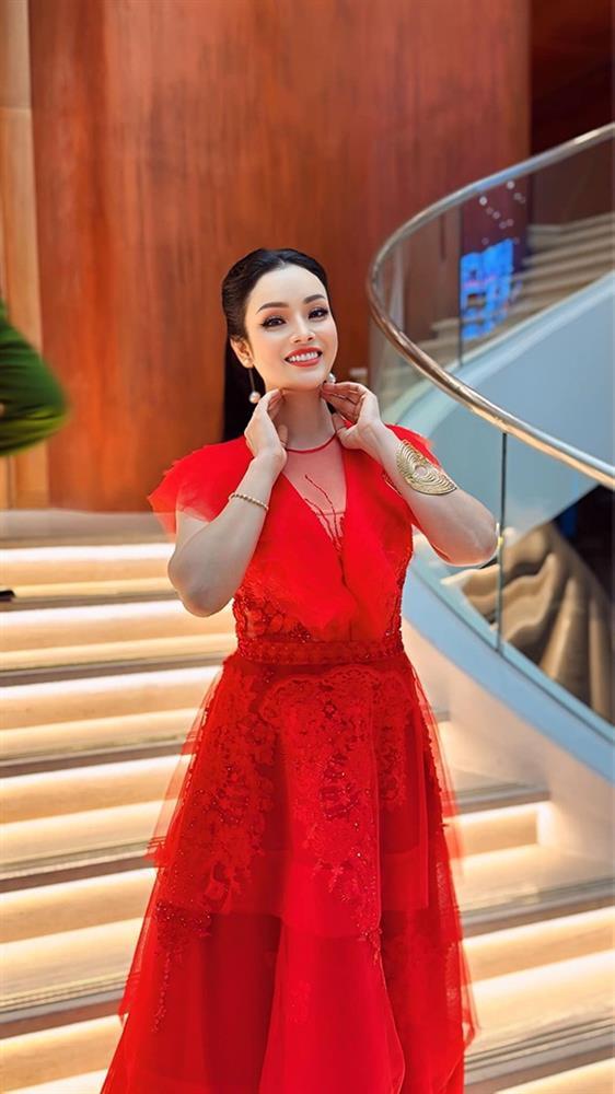 Nữ NSƯT nổi tiếng dòng nhạc đỏ có cuộc sống riêng tư bình yên bên chồng-2