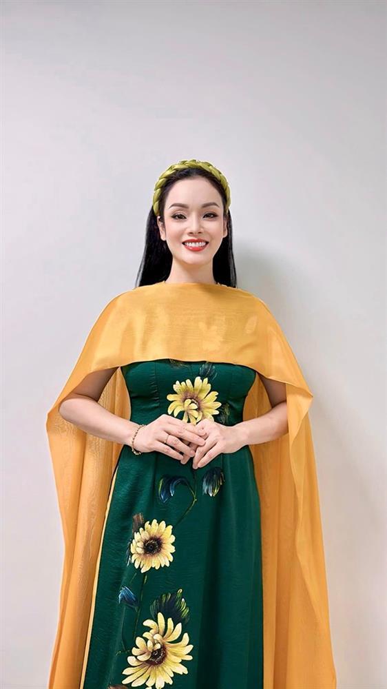 Nữ NSƯT nổi tiếng dòng nhạc đỏ có cuộc sống riêng tư bình yên bên chồng-3