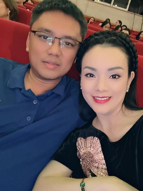 Nữ NSƯT nổi tiếng dòng nhạc đỏ có cuộc sống riêng tư bình yên bên chồng-8