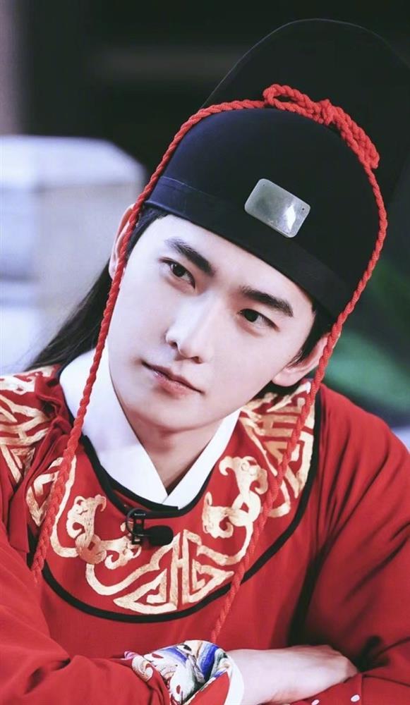 Xuất hiện Triển Chiêu phiên bản mới đẹp chẳng kém Hà Gia Kính nhưng diễn xuất quá tệ-1