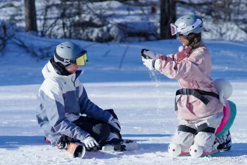 Gu thời trang của Ngu Thư Hân trong Suỵt, Nhà Vua Đang Ngủ Đông gây hoang mang MXH-10