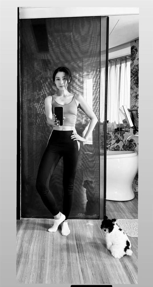 Đại mỹ nhân từng 2 lần bị đồn là tiểu tam, nhan sắc gợi cảm tuổi 54-1