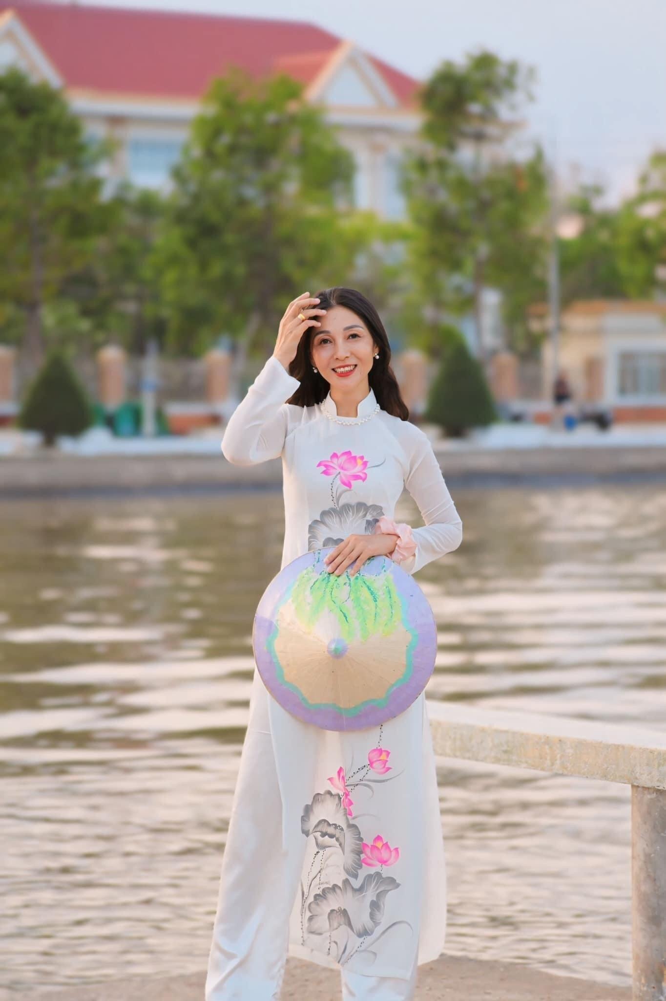 Thời trang đi dạy học của cô giáo U50 như giới tài phiệt Hàn Quốc gây sốt mạng-6