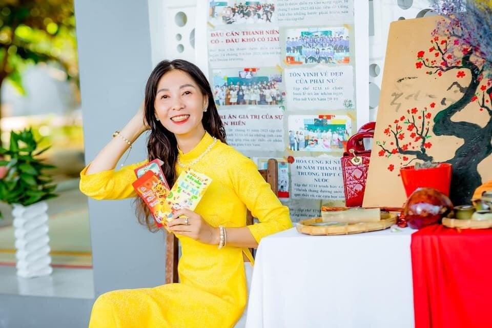 Thời trang đi dạy học của cô giáo U50 như giới tài phiệt Hàn Quốc gây sốt mạng-9