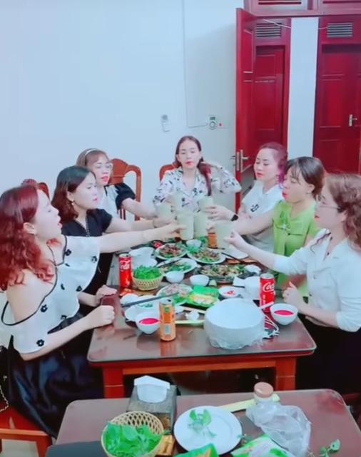 Gia đình ở Thái Nguyên có 7 chàng rể quý: Bố vợ ốm vào viện chăm, dịp lễ, Tết ngồi nhậu nguyên mâm-6