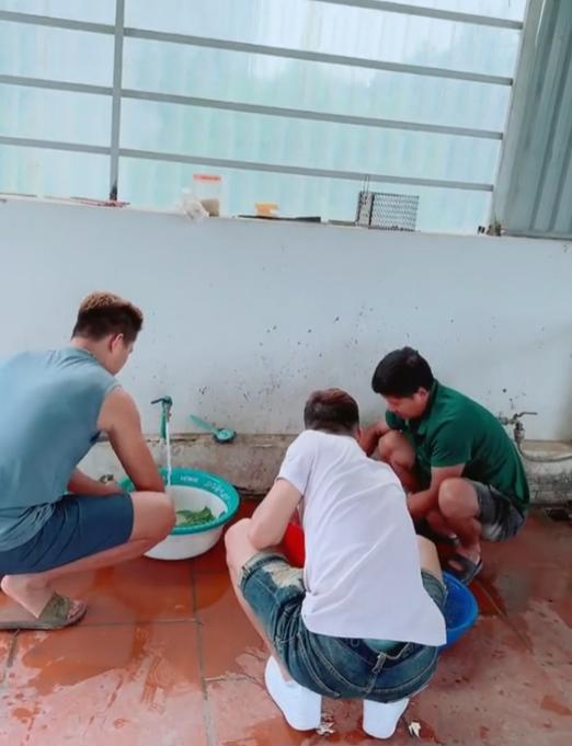 Gia đình ở Thái Nguyên có 7 chàng rể quý: Bố vợ ốm vào viện chăm, dịp lễ, Tết ngồi nhậu nguyên mâm-5