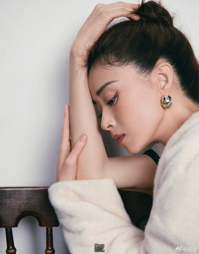 Mỹ nhân bị cả showbiz xa lánh vẫn trẻ đẹp sau 20 năm, sự nghiệp tụt dốc vì kém duyên hết phần thiên hạ-4