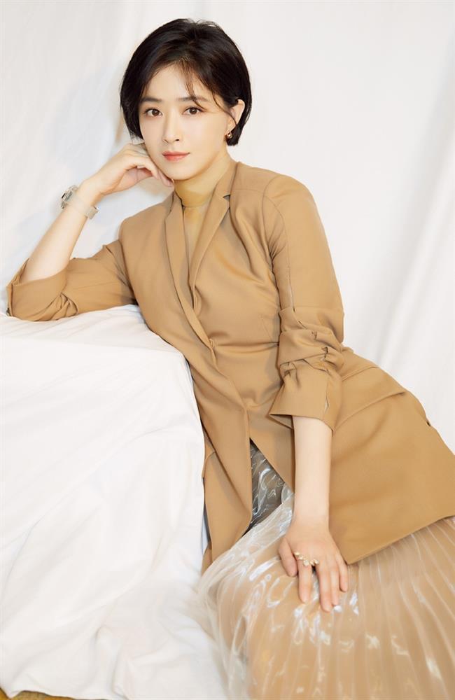 Mỹ nhân bị cả showbiz xa lánh vẫn trẻ đẹp sau 20 năm, sự nghiệp tụt dốc vì kém duyên hết phần thiên hạ-6