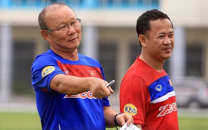 HLV Kim Sang-sik không dùng trợ lý ngôn ngữ từng làm cho ông Park Hang Seo-1