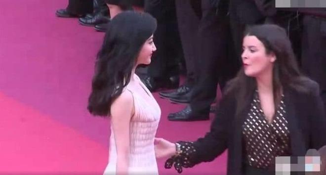 Ê chề: Mỹ nhân Đồng Lệ Á và hai ngôi sao Cbiz liên tục bị đuổi khéo khỏi thảm đỏ Cannes 2024!-4