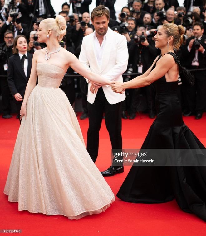 Thảm đỏ Cannes ngày 2: Búp bê Anya Taylor-Joy đẹp vô thực so kè Đường Yên - Quan Hiểu Đồng, xuất hiện cả dàn khách mời mặc lố!-10