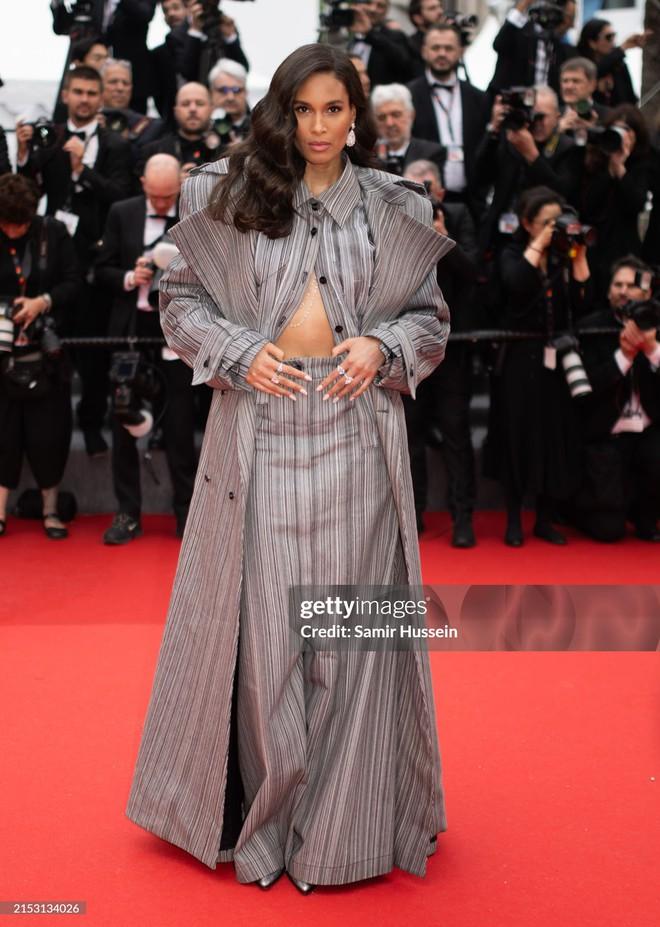 Thảm đỏ Cannes ngày 2: Búp bê Anya Taylor-Joy đẹp vô thực so kè Đường Yên - Quan Hiểu Đồng, xuất hiện cả dàn khách mời mặc lố!-15