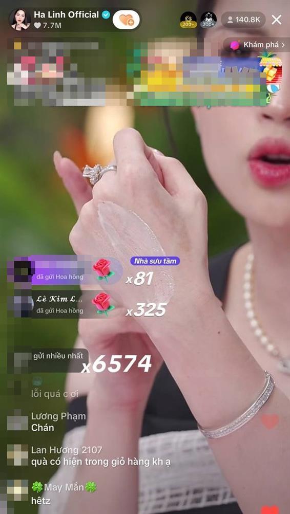 Võ Hà Linh livestream chốt đơn với lượng mắt xem khủng nhưng khách liên tục la ó vì lỗi, cú quát nhân viên xối xả gây sốc-2