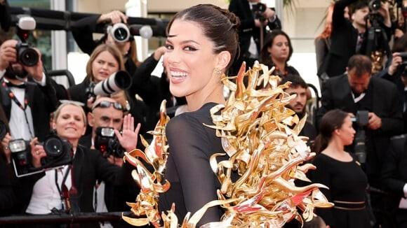 Hoa hậu Hoàn vũ gây chú ý với váy lạ mắt trên thảm đỏ Cannes-2
