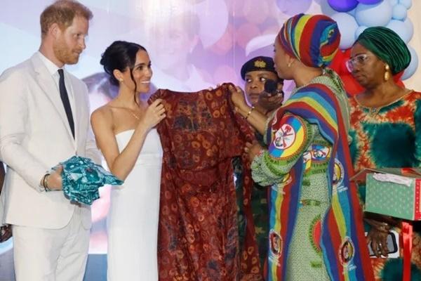 Harry - Meghan lu mờ trước Beckham-3