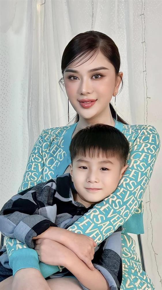 Từng chi 1 tỷ sang Thái nhờ người khác mang thai hộ, con trai Lâm Khánh Chi mới 6 tuổi như mỹ nam xứ Hàn, rất tình cảm với mẹ-3