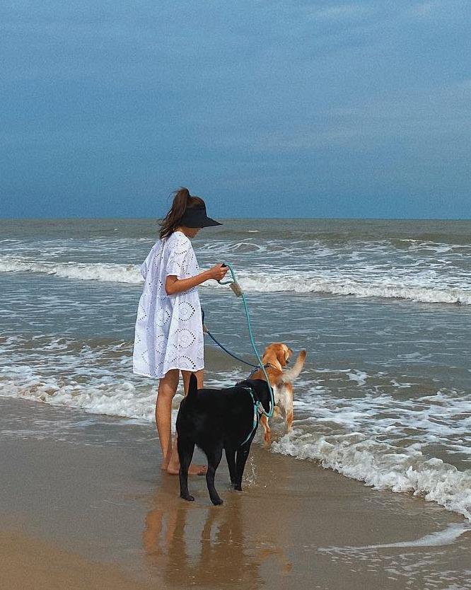 Ra biển nhưng không diện bikini, Tăng Thanh Hà vẫn khiến fan mê mẩn