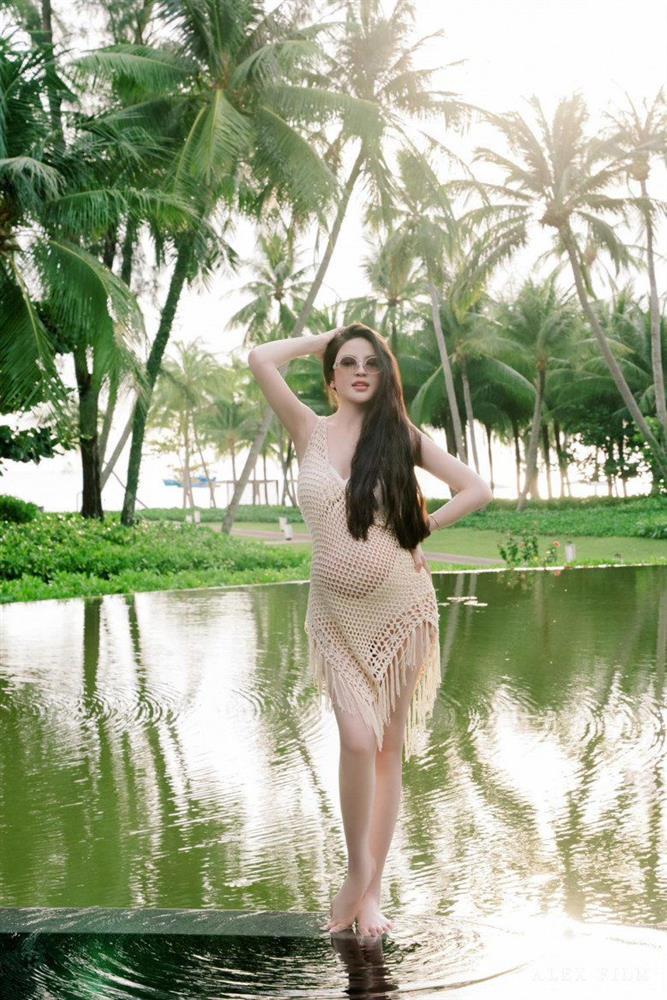 Bà xã Quang Hải chăm khoe dáng với áo tắm, từ lúc con gái đến bụng lùm lùm-1