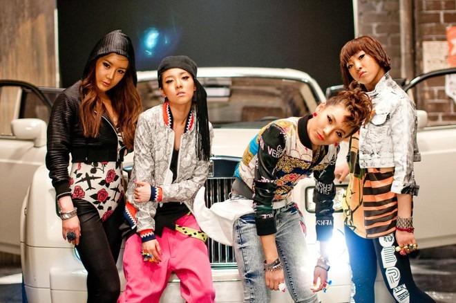 2NE1 tái hợp trong bộ ảnh kỉ niệm 15 năm debut, 4 cô gái mỉm cười hạnh phúc bên nhau thật xúc động quá!-6