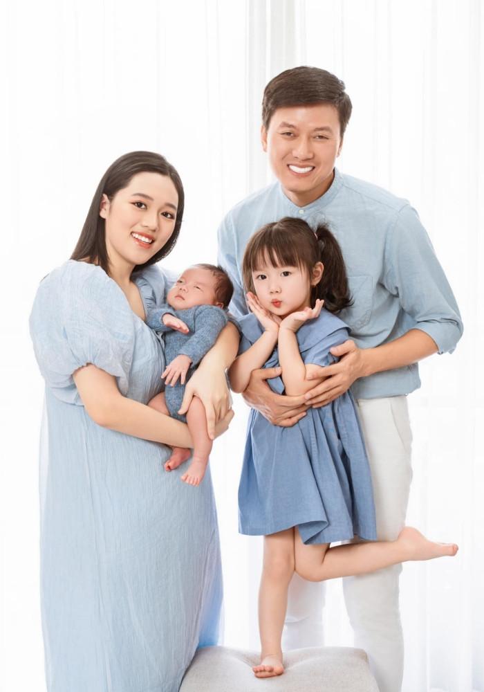 Lý do khiến vợ trẻ kém 16 tuổi bật khóc, ôm hôn diễn viên Quách Ngọc Tuyên-2