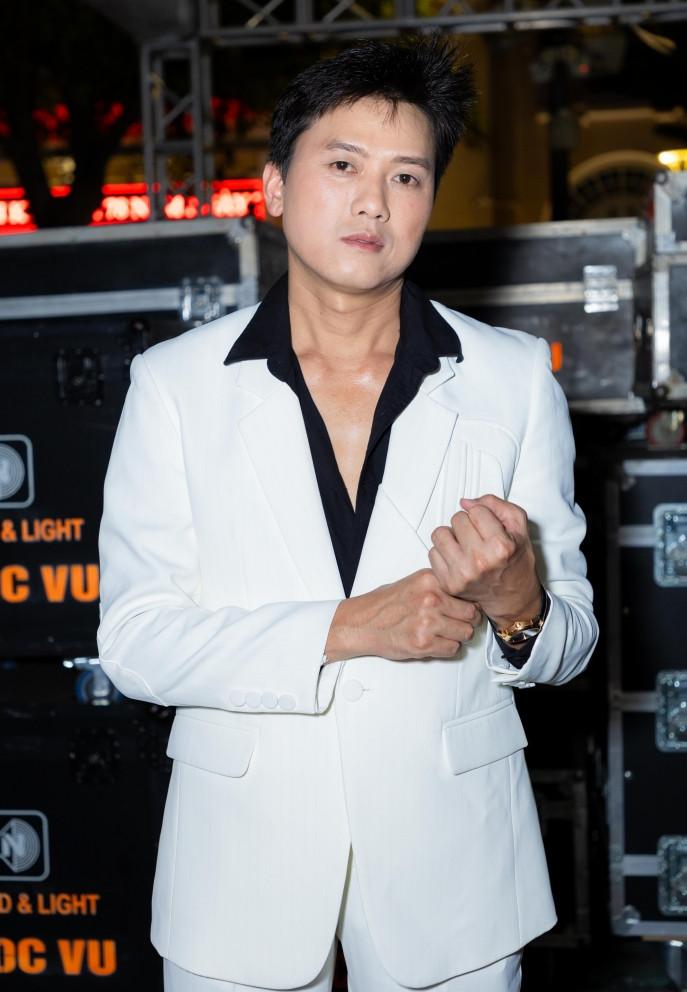 Lý do khiến vợ trẻ kém 16 tuổi bật khóc, ôm hôn diễn viên Quách Ngọc Tuyên-5