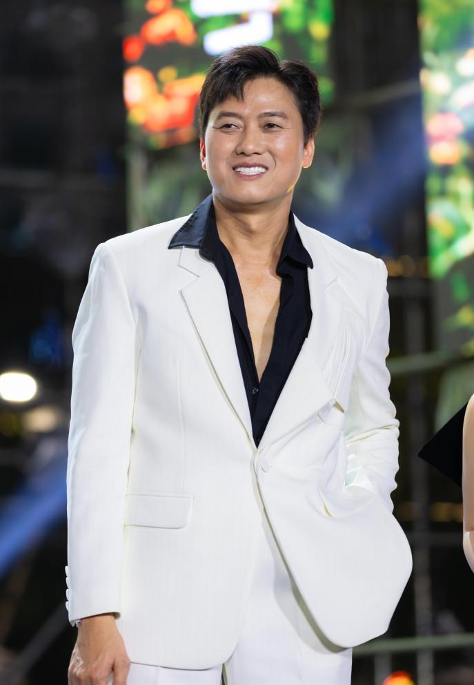 Lý do khiến vợ trẻ kém 16 tuổi bật khóc, ôm hôn diễn viên Quách Ngọc Tuyên-6