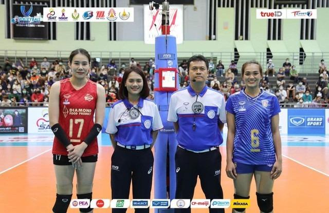 Dung mạo xinh đẹp nữ trọng tài Thái Lan thu hút sự chú ý tại giải bóng chuyền quốc tế cúp VTV9 - Bình Điền 2024-3
