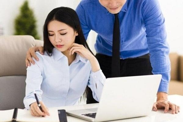 2 năm đi làm gửi tiền về, ngày gặp vợ ở sân bay tôi suýt ngất-2