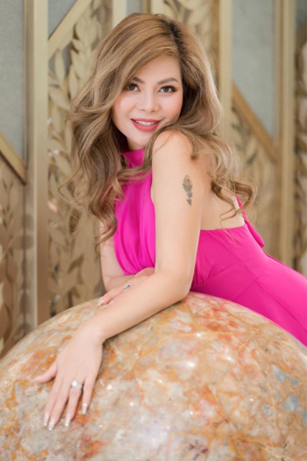 Vóc dáng khỏe mạnh tuổi 49 của Ngọc Anh 3A-4