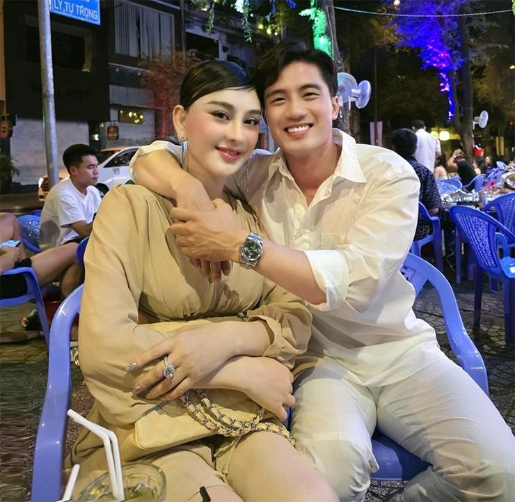 Lâm Khánh Chi nói gì về tin đồn đám cưới với người mẫu nam kém 17 tuổi?-1