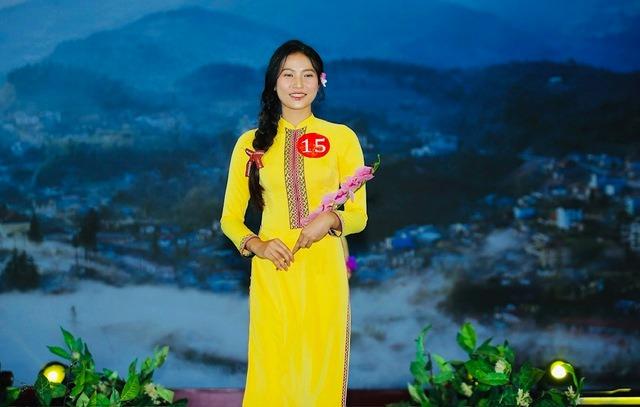 Hoa khôi bóng chuyền 22 tuổi: Chân dài miên man, gương mặt giống Hương Tràm-1