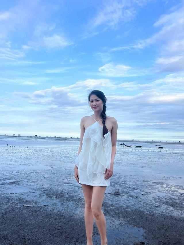 Hoa khôi bóng chuyền 22 tuổi: Chân dài miên man, gương mặt giống Hương Tràm-3