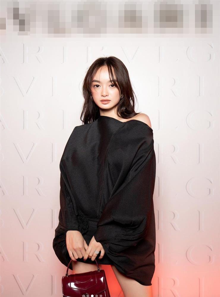 Nữ hoàng phòng vé chỉ cao 1,5m nhưng có gu ăn mặc hack dáng tuyệt đối-2