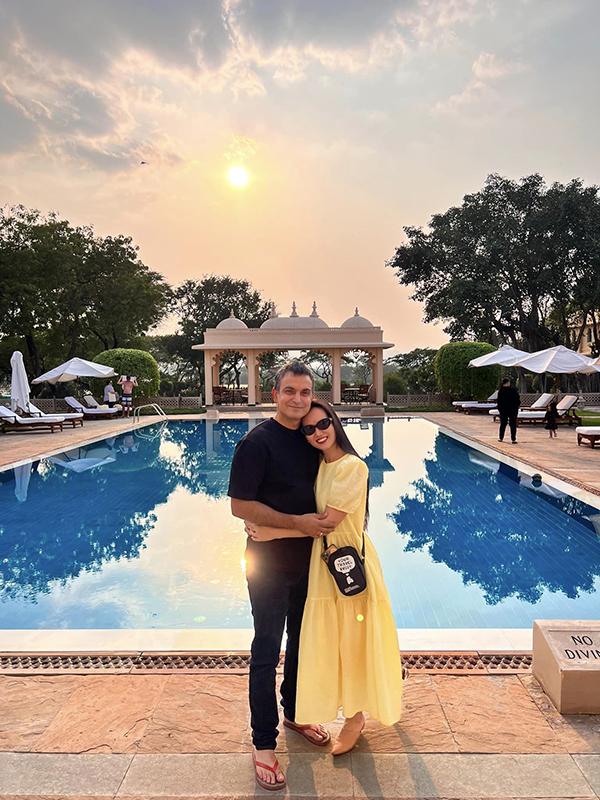 Nữ ca sĩ 9X nổi tiếng dòng nhạc đỏ có đời tư viên mãn bên chồng Ấn Độ-6