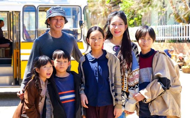 Cậu cả nhà Lý Hải 13 tuổi hệt bản sao của bố, phủ sóng khắp TikTok vì vẻ ngoài lãng tử-1