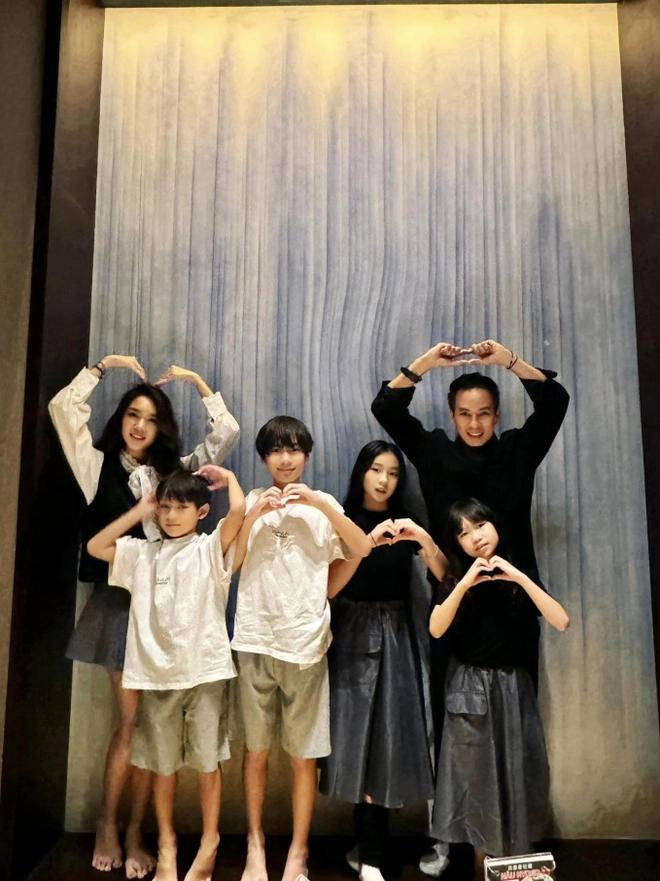 Cậu cả nhà Lý Hải 13 tuổi hệt bản sao của bố, phủ sóng khắp TikTok vì vẻ ngoài lãng tử-7