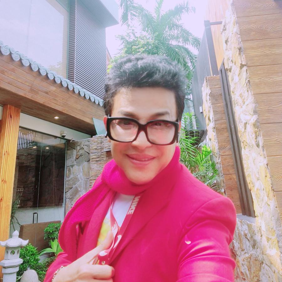 Mặc diêm dúa, độc lạ showbiz Việt chỉ có thể là... MC Thanh Bạch-7