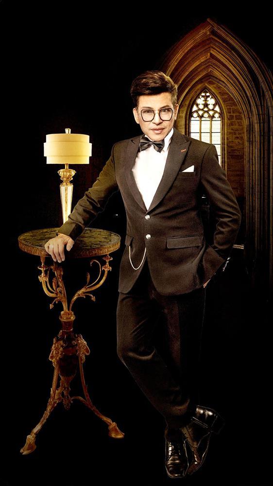 Mặc diêm dúa, độc lạ showbiz Việt chỉ có thể là... MC Thanh Bạch-9