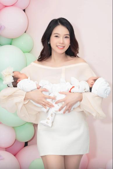 Sam khoe diện mạo của 2 nhóc tỳ lúc 1 tháng tuổi, gia nhập hội mẹ bỉm nghiện con-3