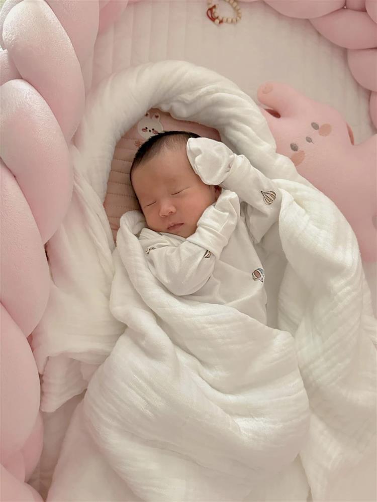 Sam khoe diện mạo của 2 nhóc tỳ lúc 1 tháng tuổi, gia nhập hội mẹ bỉm nghiện con-2