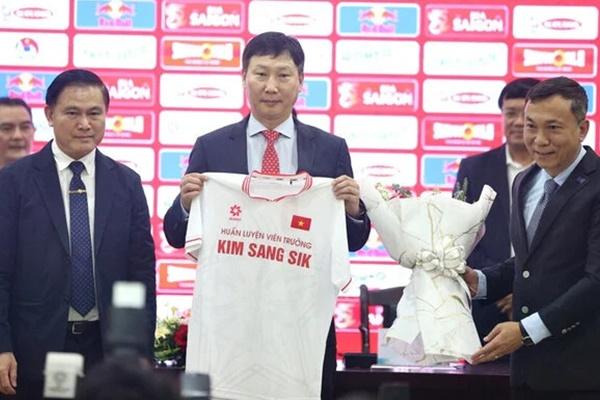 Lộ diện thêm 3 trợ lý của HLV Kim Sang-sik ở đội tuyển Việt Nam-2